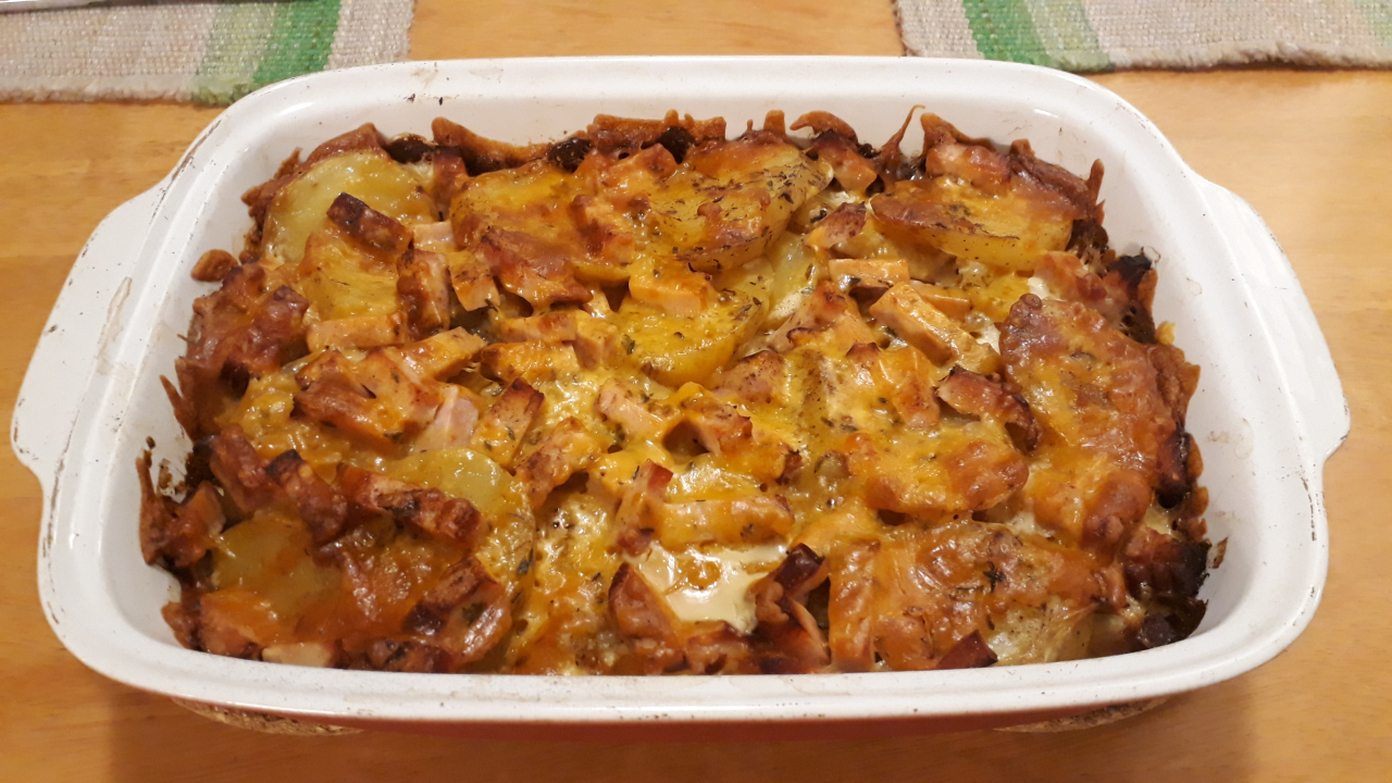 フィンランド風ハムとじゃがいものチーズ焼きの参考写真